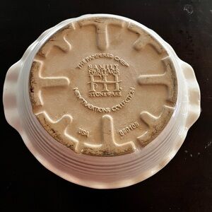 The Pampered Chef Heritage Stoneware Bowl - Tan